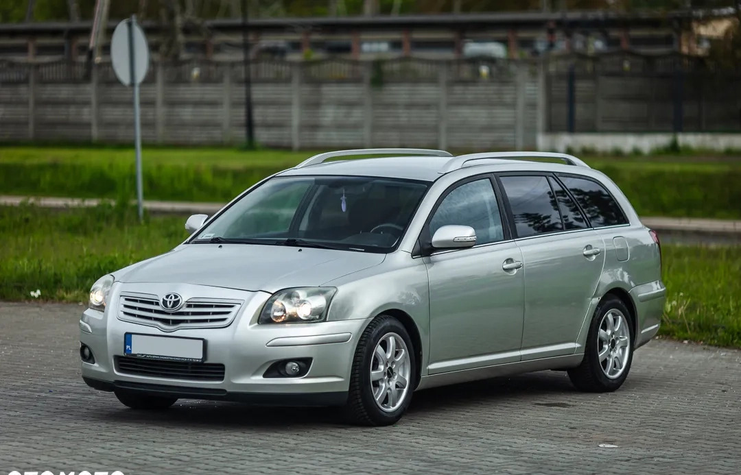 Toyota Avensis cena 18700 przebieg: 152000, rok produkcji 2006 z Gubin małe 379